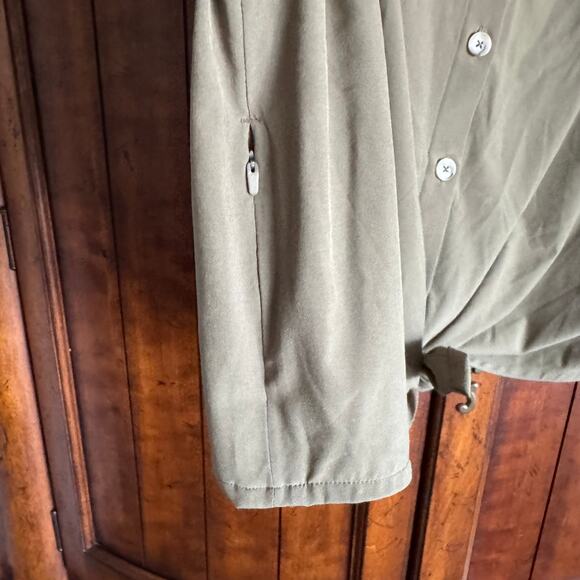 Wayre Tie Front Button Up Crop Travel Top in Fern Green XXXL - Picture 5 of 7